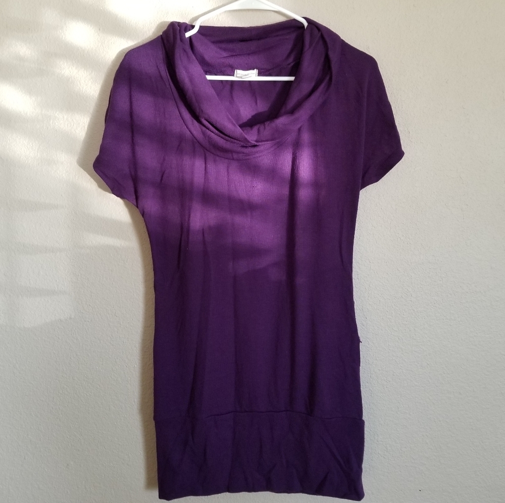 ⭐️❣️SALE 2/$18 OR 3/$27❣️⭐️ Purple Cowl neck top 💟